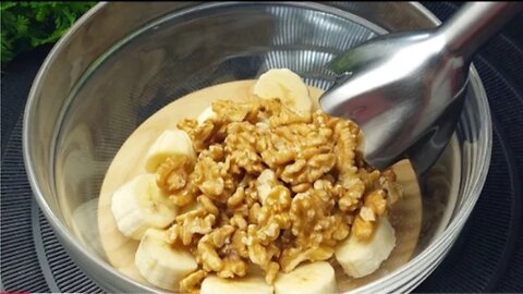 Whip up the banana & walnut u will be surprised only 2 ingredients!!!!!!!!!!