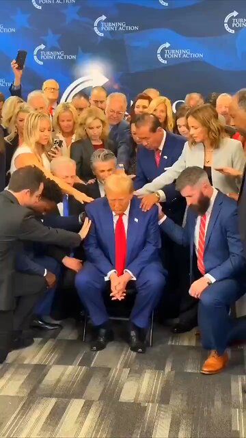 👑 ‘Great Leader’ Trump got a cult following?