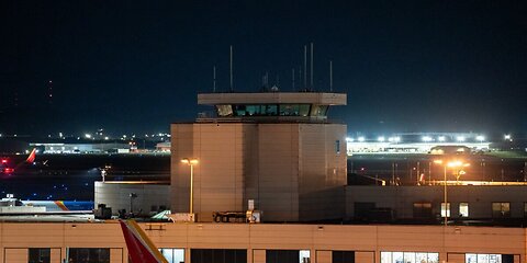 Airports in Chaos Gov. Shutdown Grounds Thousands of Flights