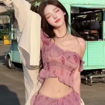 Daily Beauty EP 597 | Flowy Coral red Cropped Tee Energetic Slow Dance