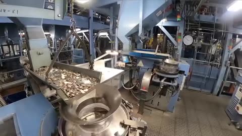 "Inside the US Money Factory: Unveiling the Secrets of Dollar Banknote Production!"