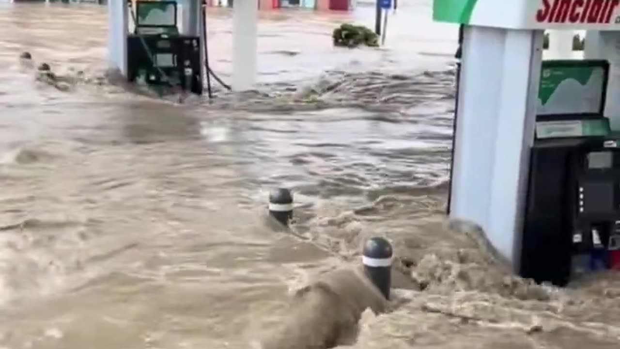 Footage from Washington, USA this evening.