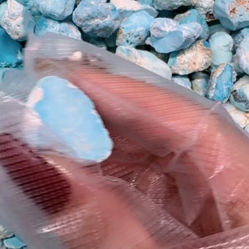 20251012-04 Turquoise on the Collarbone: Interpreting Understated Romance