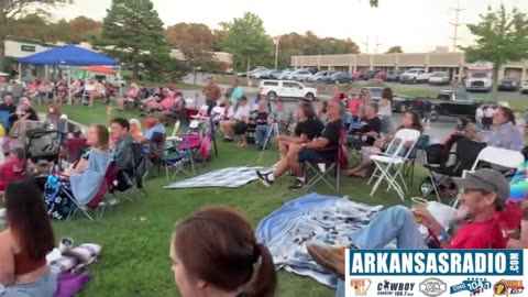 WATCH: Large Crowd In Fairfield Bay