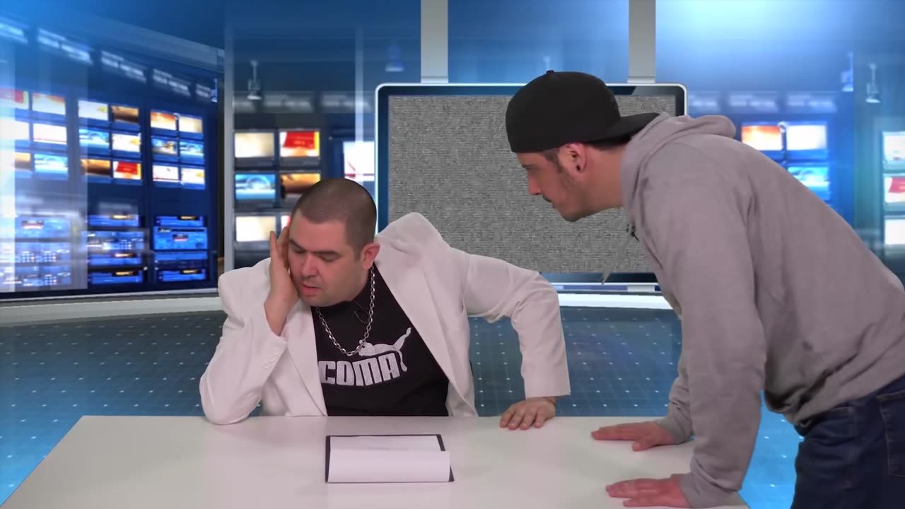 Кварталната Батка и Ицо Помпата с новинарска ХЕЙТ емисия!