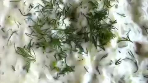 Shocking: NO PEELING YOUR CUCUMBERS for this 5-Ingredient Easy Vegan Tzatziki sa