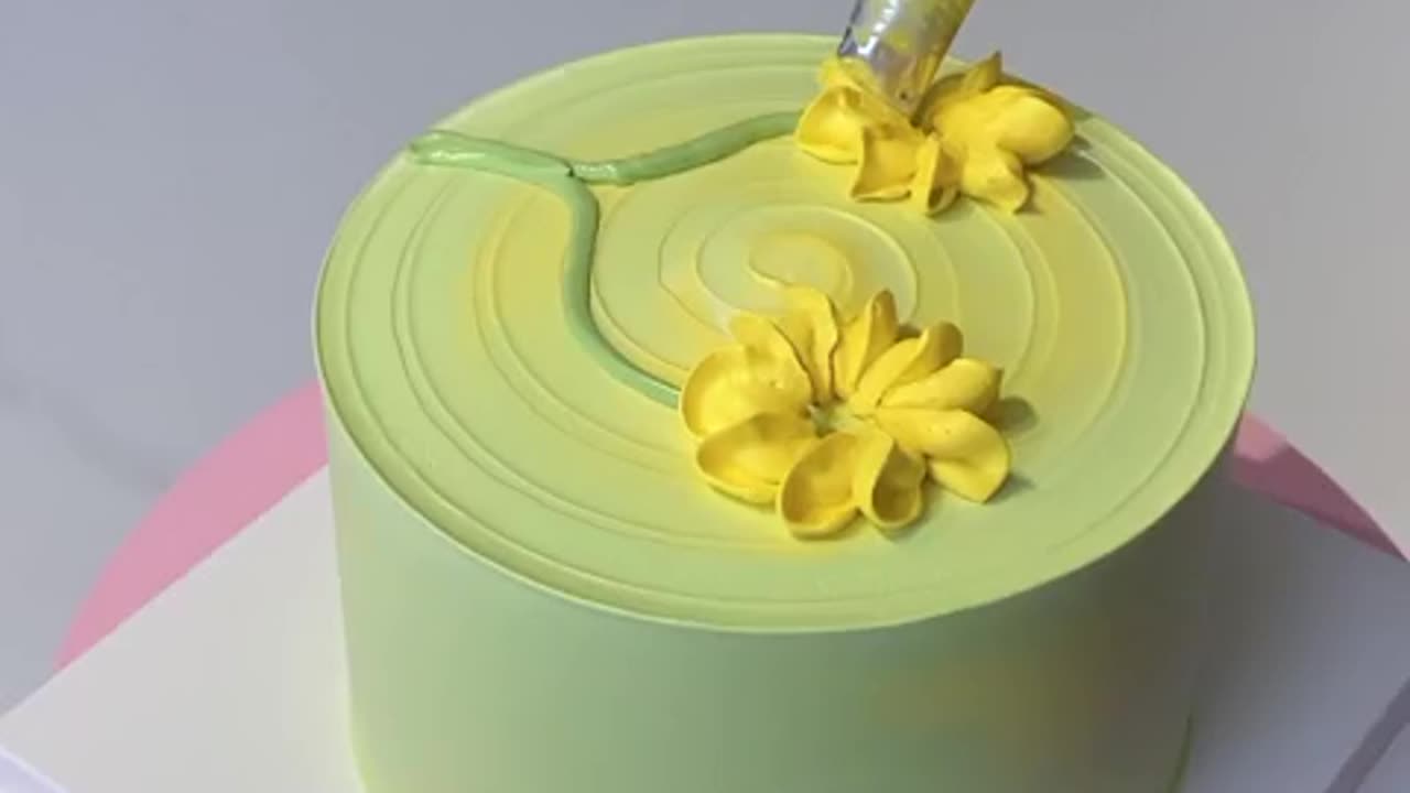 Cake decorations ||How to Make a Stunning Sunflower Cake | Beginner-Friendly Design"