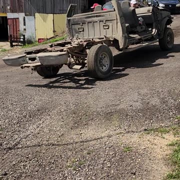 BARN FIND! This 7.3 Ford is a project 👌