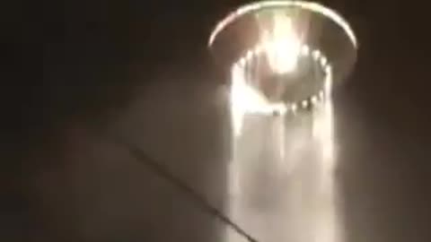 🛸 Les images d'OVNI les plus convaincantes à ce jour, personne ne peut les expliquer 👁️