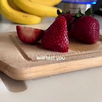 Your plastic cutting board is leaching microplastics into your food.