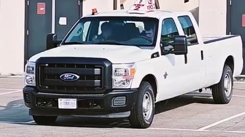 The US B-52 Bomber Pilot Hastily Makes a Quick Takeoff