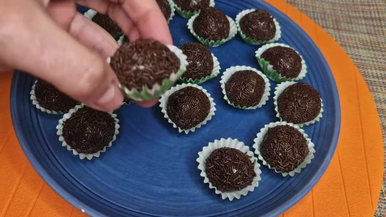 This chocolate treat we call brigadeiro can't be missing from the parties! 🎉🍫