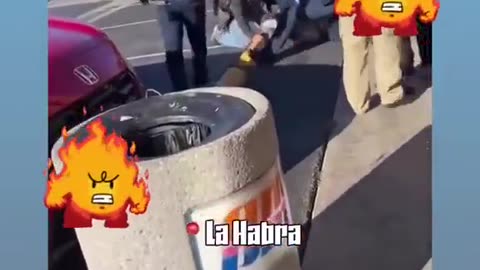 This woman saw two people being detained by ICE so she started filming