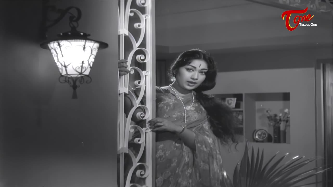 4k Vinipinchani Ragale Song _ Chaduvukunna Ammayilu _ Mahanati Evergreen Melody _