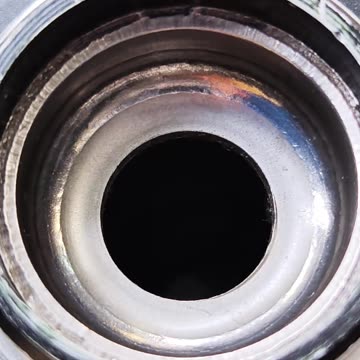 My bicycle wheel hub axle has broken. What is inside a bike wheel hub