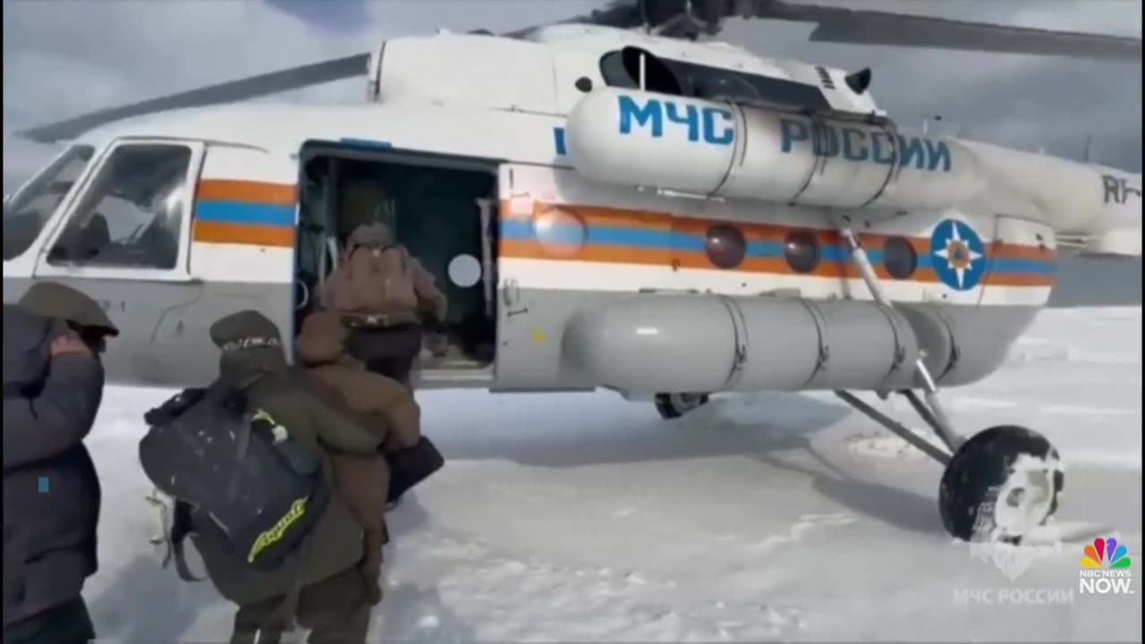 Russian authorities rescue stranded fishermen from ice floe