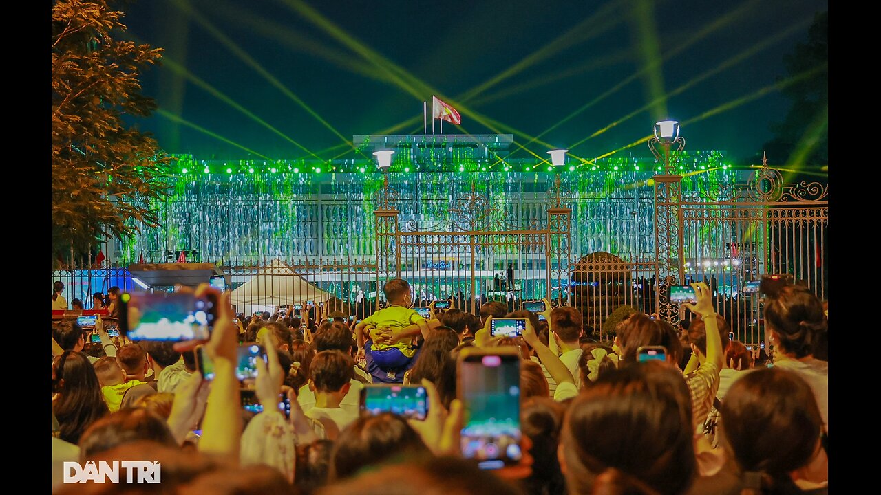 The most prominent event in Vietnam June 4, 2025 - thousands of people went to the Independence Palace to watch TV "The Epic of Peace"