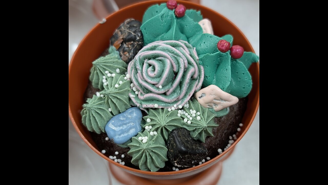Cactus Cupcake Decorating