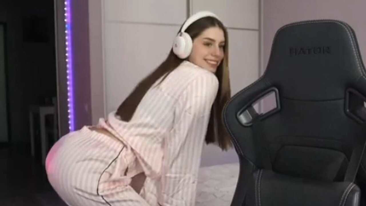 Cute streamer little bank jiggle