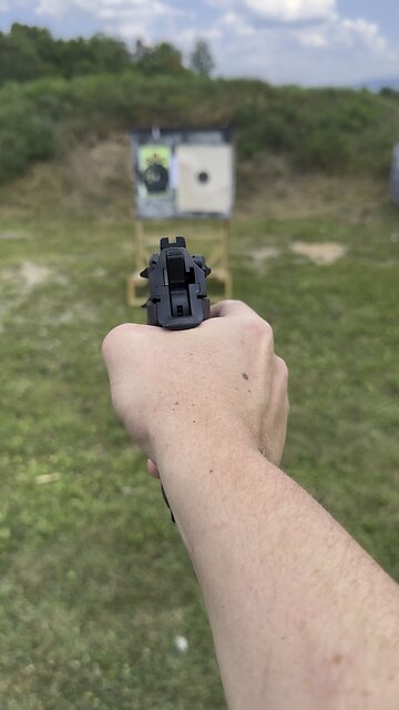 POV shooting a beretta 92X