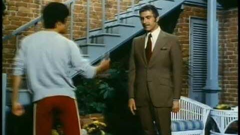Cross kick Studio Films Bruce Lee Long Street