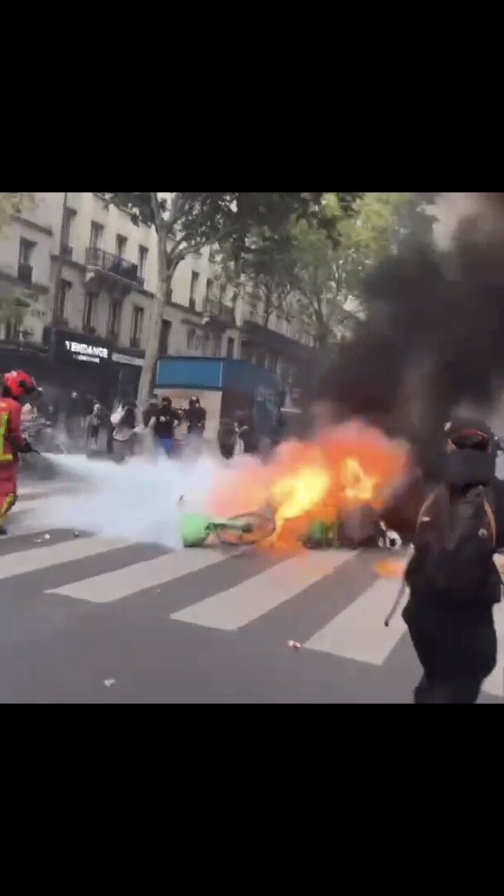 PARIS FRANCE REVOLUTION🇫🇷🗼📸ANTI-MACRON PROTEST🇫🇷🛗💫