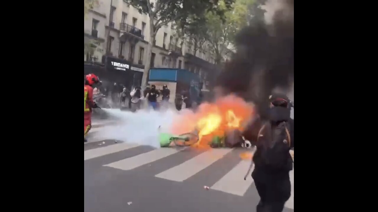 PARIS FRANCE REVOLUTION🇫🇷🗼📸ANTI-MACRON PROTEST🇫🇷🛗💫