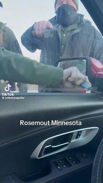 🚨 Shaky bodycam-style vid from the Rosemount MN ICE op: red dot locked on the driver.