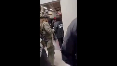 First images show Cilia Flores entering the DEA building in NY. #CiliaFlores #DEA #japd #venezuela