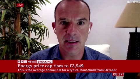 Mantém a calma! Acusa a Rússia de Tudo.