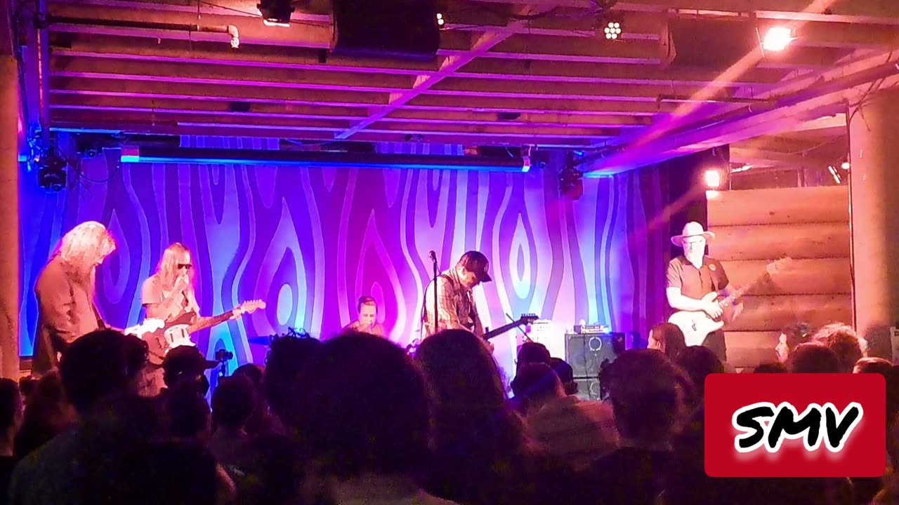 #ShittyMillennialVideos📱📹🎬 Earth 🌍 - Old Black ♟️ @ Doug Fir Lounge Portland, OR 06/23/2023