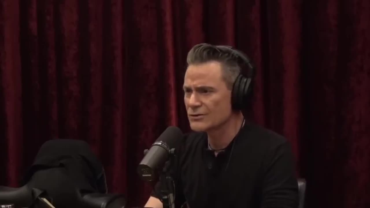 Crop Circles: Unexplained Phenomenon or Alien Message? The Truth Behind the Patterns