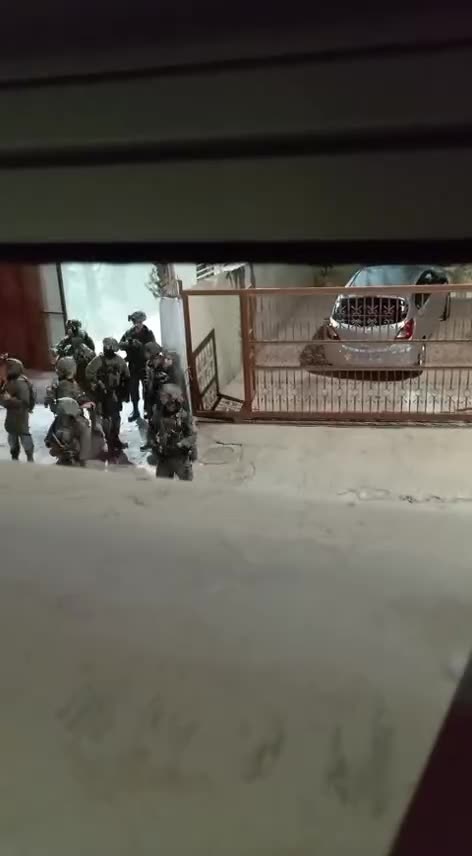 Israeli occupation soldiers abducted a Palestinian young woman, Bara'a Karama, after raiding her family's home in Hebron, south of the occupied West Bank.