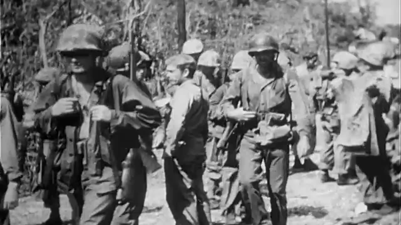 COMBAT ACTION, PELE... - COMBAT ACTION, PELELIU ISLAND, PALAU GROUP, WEST CAROLINE IS - 111-adc-3421
