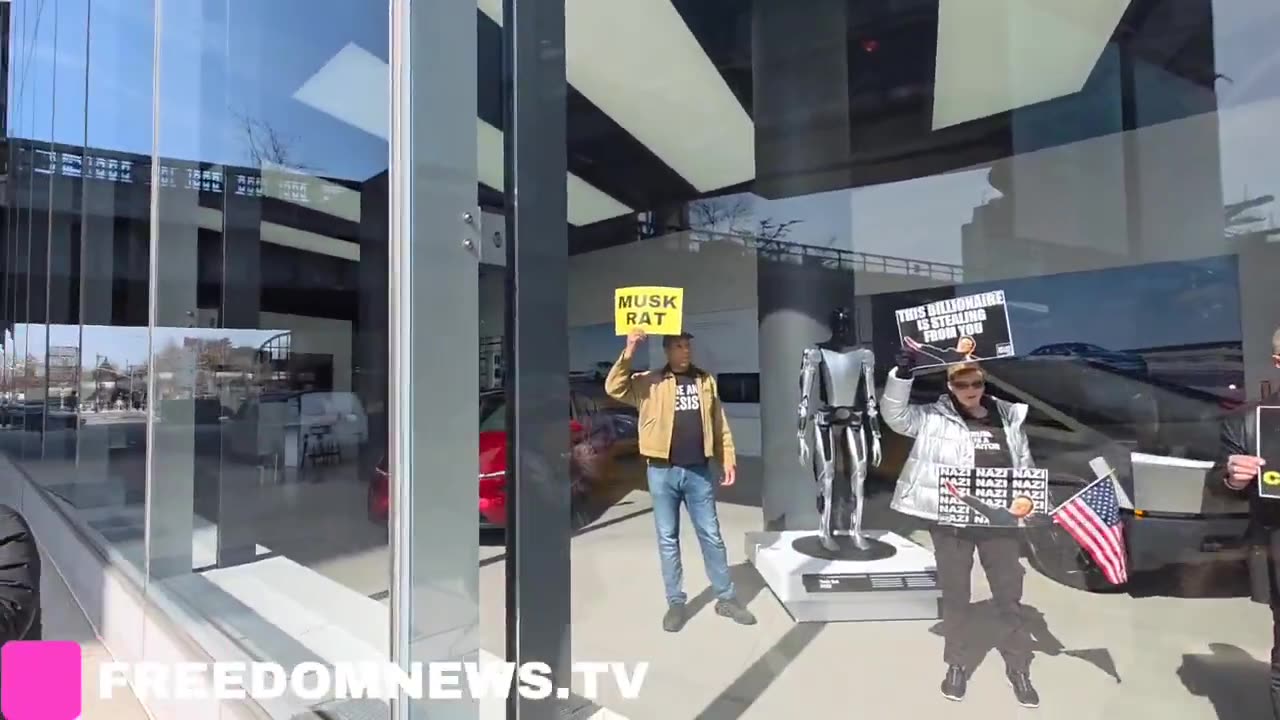Leftist protesters are again occupying the Tesla store in Manhattan. The location