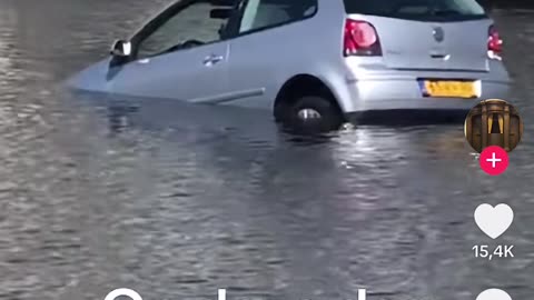 Iranier doet tuut tuut in z’n auto 🚗 met balonnen🤣🤣🤣
