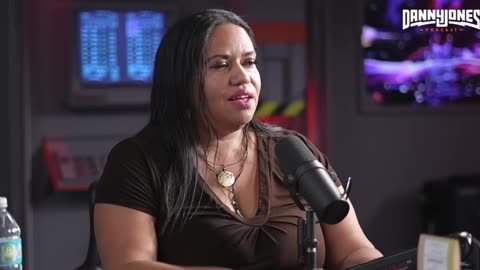 Daila Burgoin learns blind people to read words with their mind + demonstration