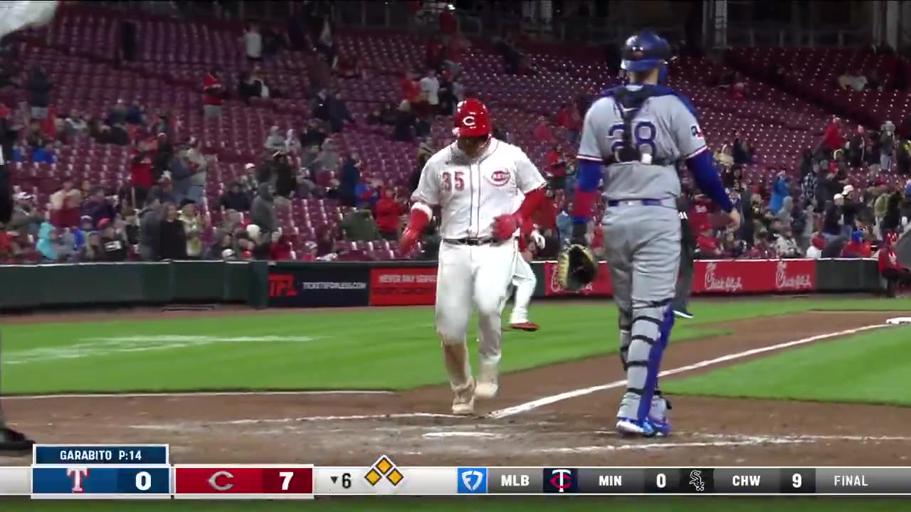 MLB Elly De La Cruz is having himself a game! He is now a triple away from a cycle 👀