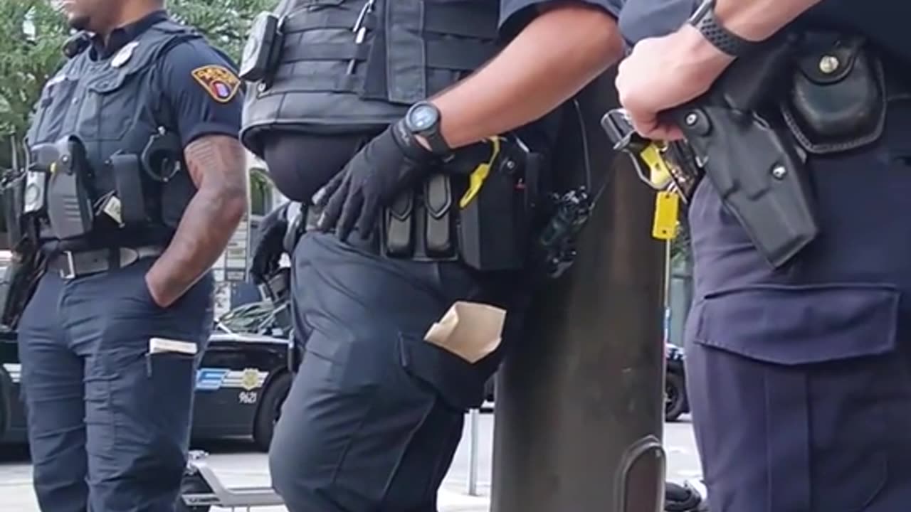 Me IRL Downtown Clevelamd 216 🚨 lots cops 👮♂️