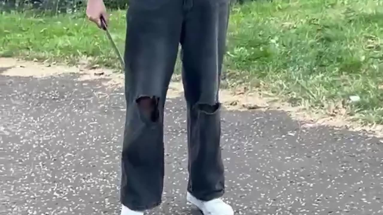 🏴󠁧󠁢󠁳󠁣󠁴󠁿 A 14-year-old girl screams at a migrant