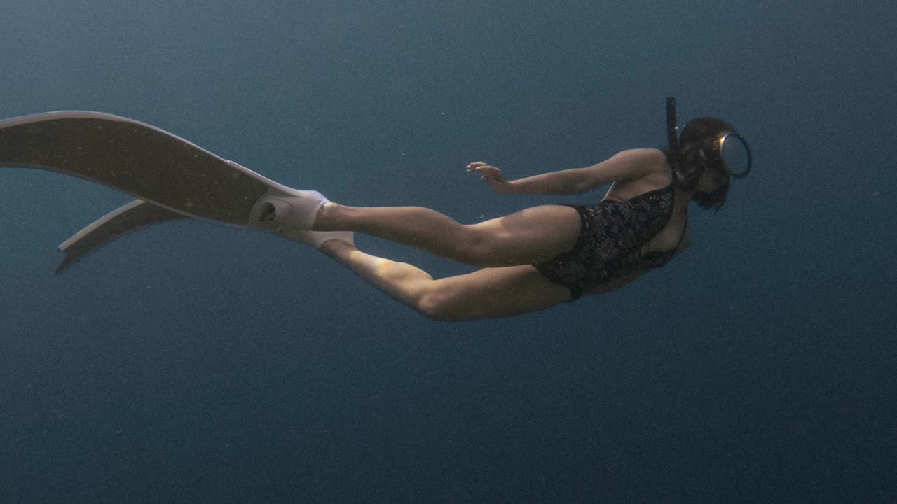 Underwater Freedom: Exploring the Ocean on One Breath