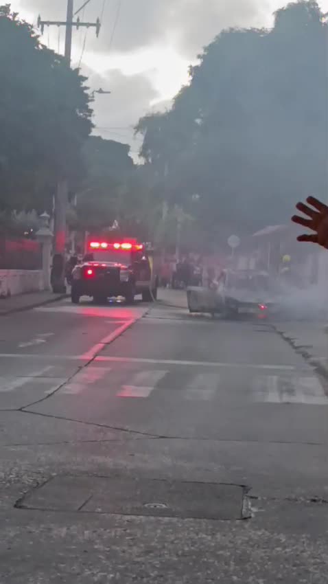 Bomberos en incendio en Manga