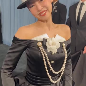 Jennie Looking Stunning and beautiful in Chanel! at the Met Gala 2025