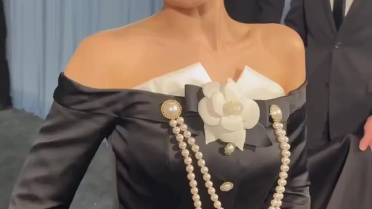 Jennie Looking Stunning and beautiful in Chanel! at the Met Gala 2025
