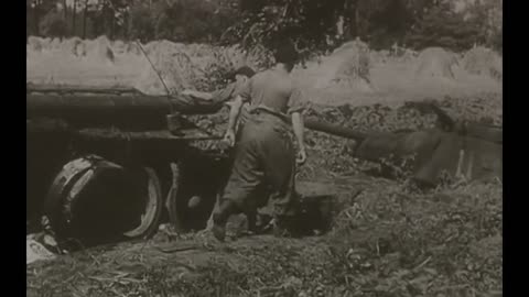 panzerbefehlswagen_panther_crew_inspecting_damage