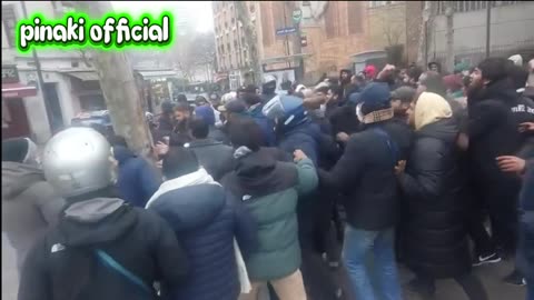 আজকের অনুষ্ঠানস্থলে ঢুকছি। বাকশালিরা সেই দূরে। আমার আশেপাশে আমার ভাই বেরাদারেরা।