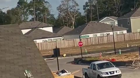 Man films as workers scatter when they spotted a drone believed to be ICE surveillance.