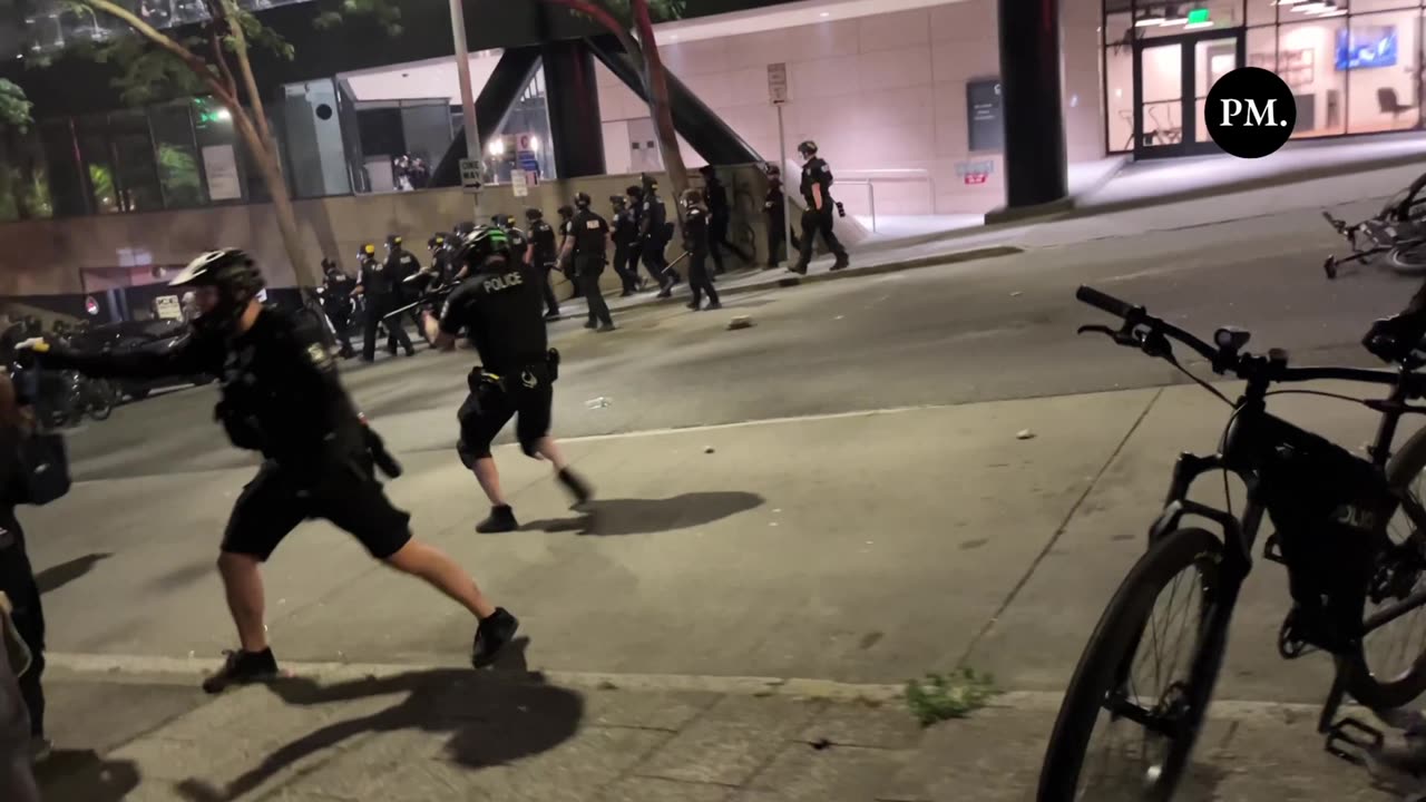 Breaking: Seattle PD moves in on anti-ICE rioters outside the federal building in Seattle.