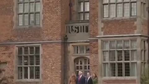 Starmer showcases the British Army’s Red Devils team while hosting Trump