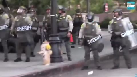 🚨Watch : Rioter throws a bottle in the face of a Los Angeles County Sheriff & then gets Body Slammed